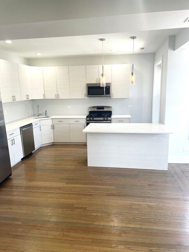 Building Photo - 2020 N Spaulding Ave