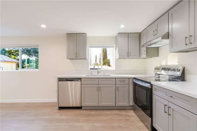 Building Photo - 10528 Hillhaven Ave