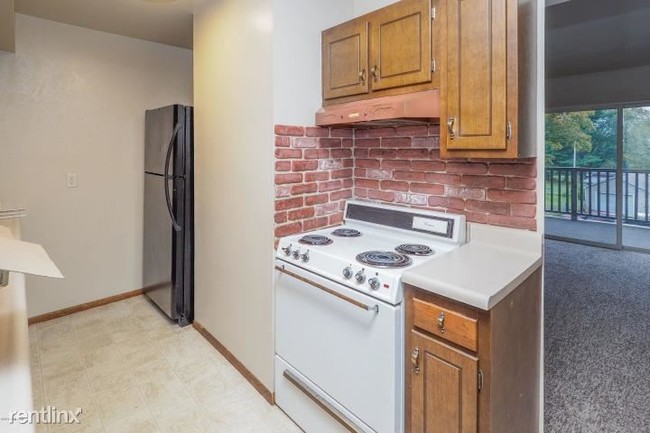 Building Photo - 2 br, 1 bath  - 600 W Michigan Ave Apt 10