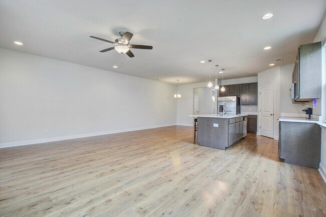 Building Photo - 7824 Montview Rd