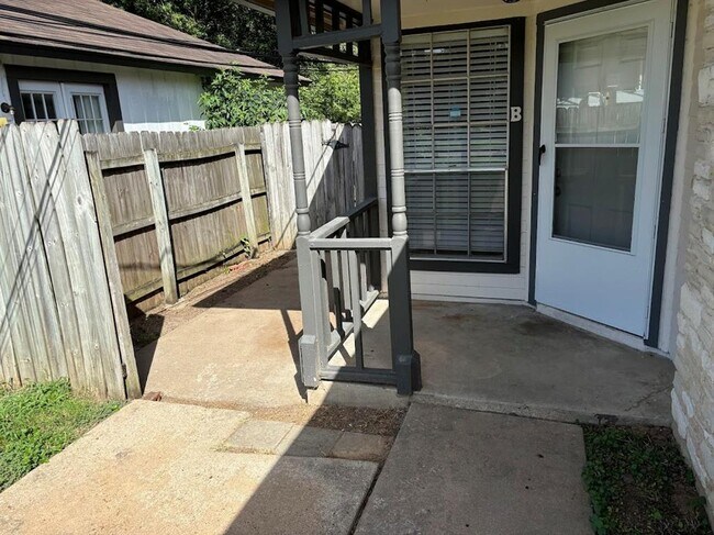 Building Photo - 7802 Brodie Ln