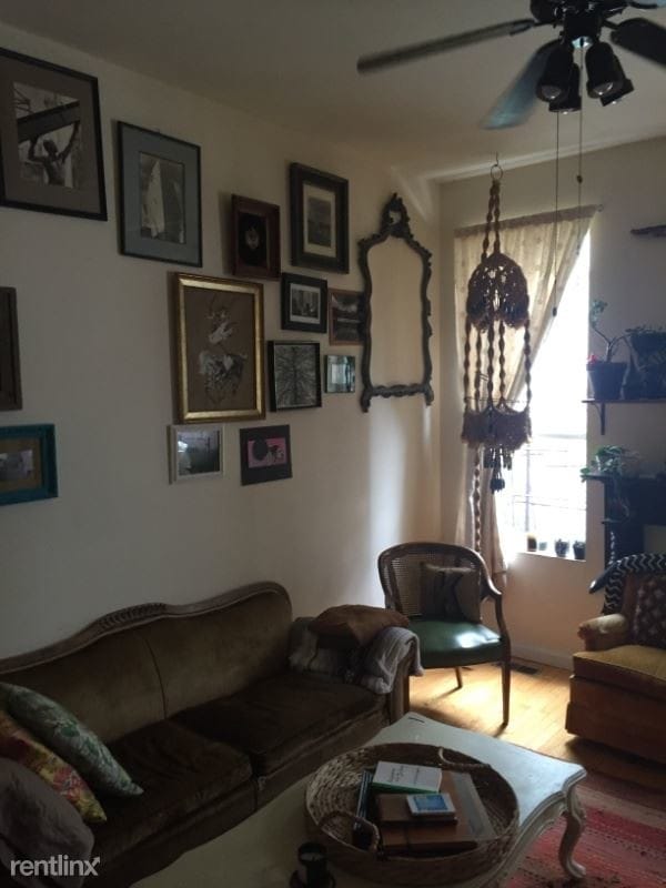 Building Photo - 1251 N Maplewood Ave