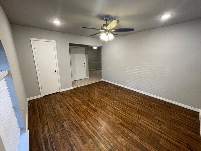 Building Photo - 930-932 Lindy Court