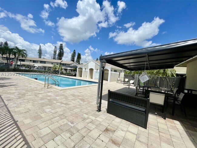Foto del edificio - 10781 NW 11th St