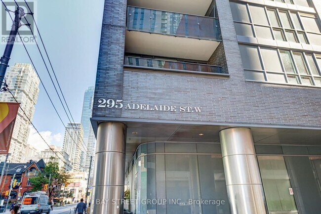 Photo du bâtiment - 295 Adelaide St W