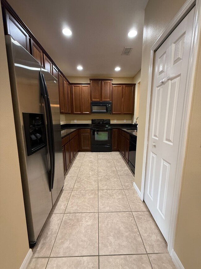Foto del edificio - 3/2.5 townhome in Sanford! AVAILABLE MARCH 16th!