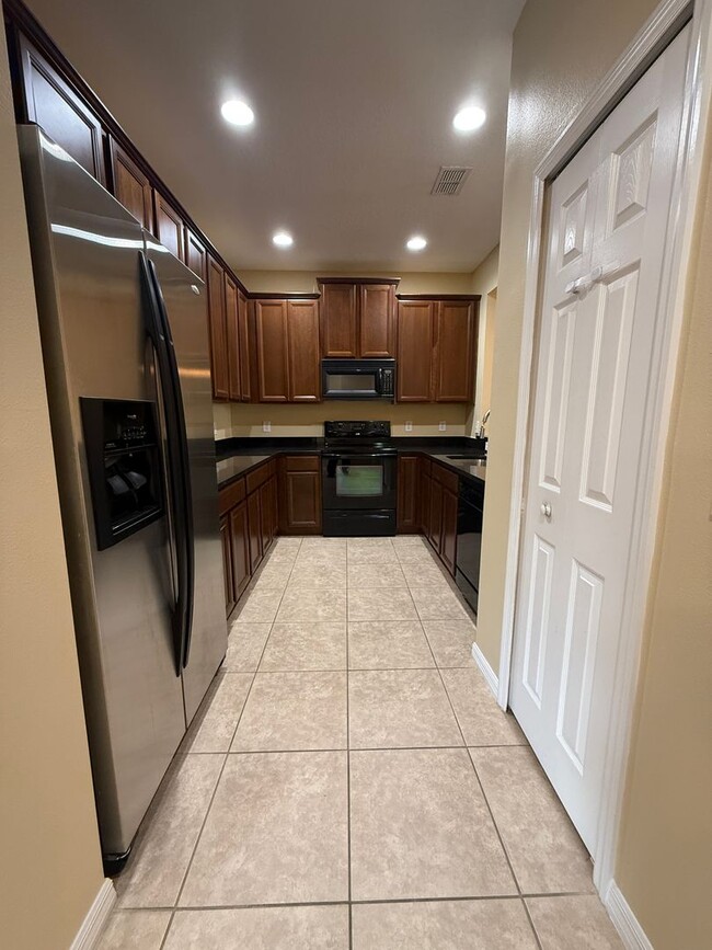 Foto del edificio - 3/2.5 townhome in Sanford! AVAILABLE MARCH...