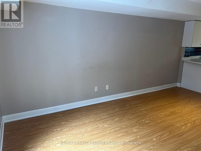 Building Photo - 415 Jarvis St