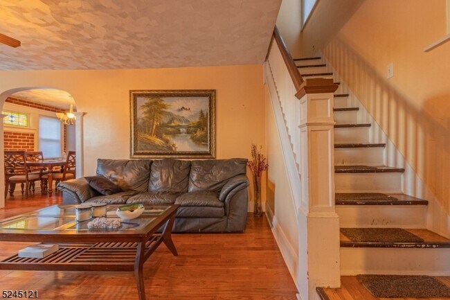 Foto del edificio - 253 Sutton Ave