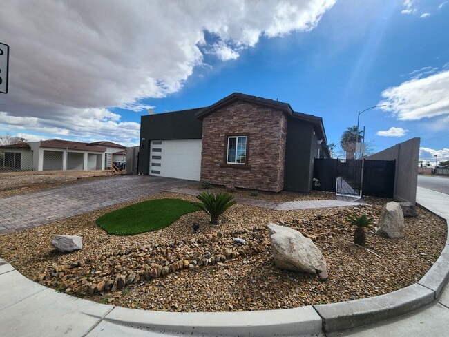 Building Photo - Single Story with Casita