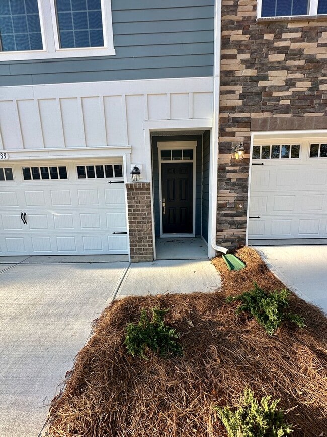 Foto del edificio - 4BR/3.5 Bath Townhouse in Prime Ballantyne Location; Great Schools