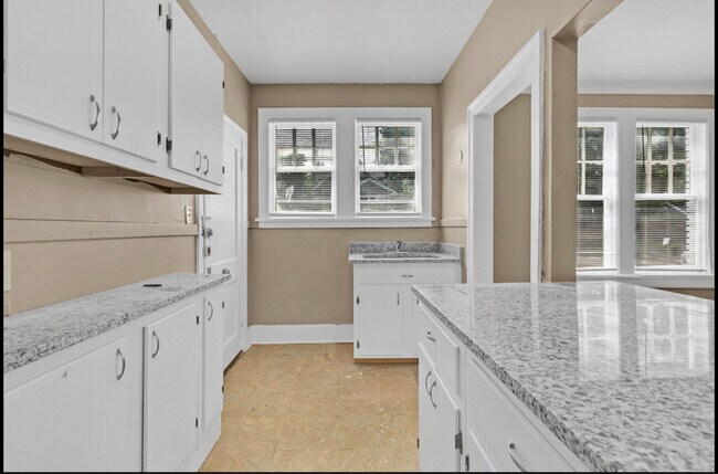 Foto del edificio - 665 E Pkwy S