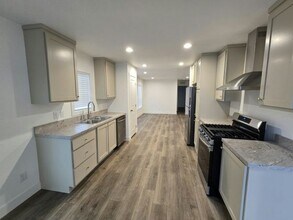 Building Photo - 4650 E Carey Ave