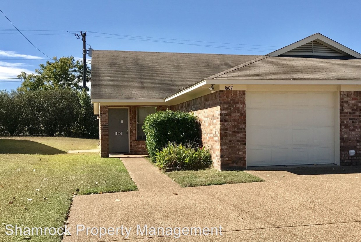 Primary Photo - 1607 Breezy Dr