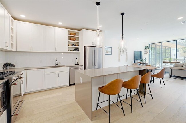 Building Photo - 1600 S 1st St