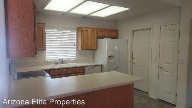 Building Photo - 2 br, 2 bath House - 10944 E Lindner Ave