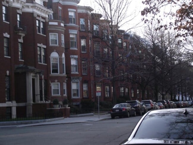 Foto del edificio - 43 Bay State Rd