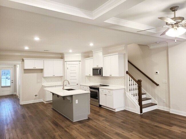 Foto del edificio - Conveniently Located Townhome for Rent. Av...