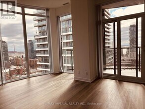 Building Photo - 180 Front St E