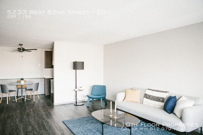 Foto del edificio - 5233 W 82nd St