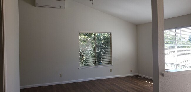 Foto del edificio - 19080stonegateroad.is4lease.com
