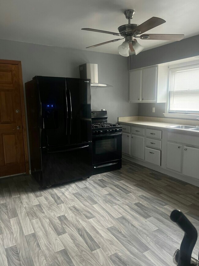 Foto del edificio - 1018 N Raynor Ave, Unit 1