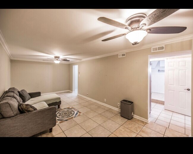 Foto del edificio - 907 N Graycroft Ave