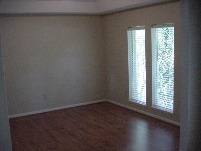 Building Photo - 4118 Elderwood Dr