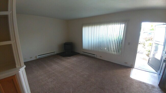 Foto del edificio - Comfortable 3/Bed-2 1/2 Bath Home with a D...