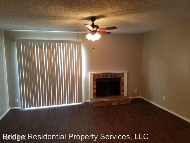 Building Photo - 2 br, 1.5 bath Townhome - 5919 Shadydell Dr