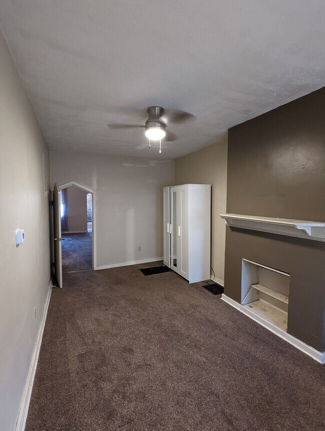 Photo - Large 2 Bedroom Close to Carson St -- Avai... Apartment