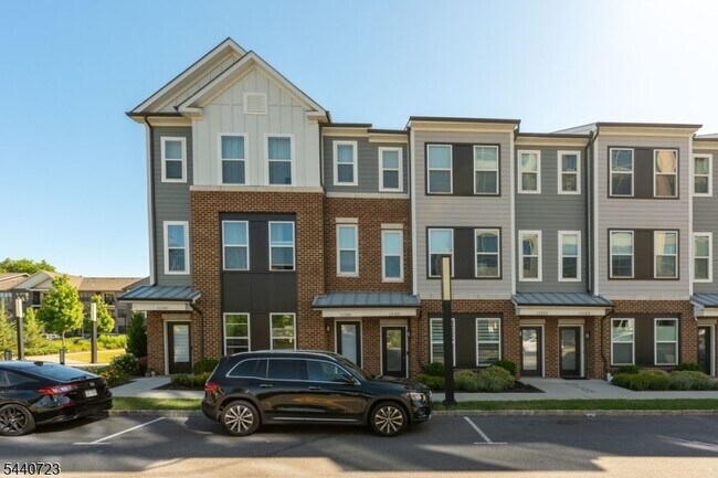 Building Photo - 7 Jessica Ln