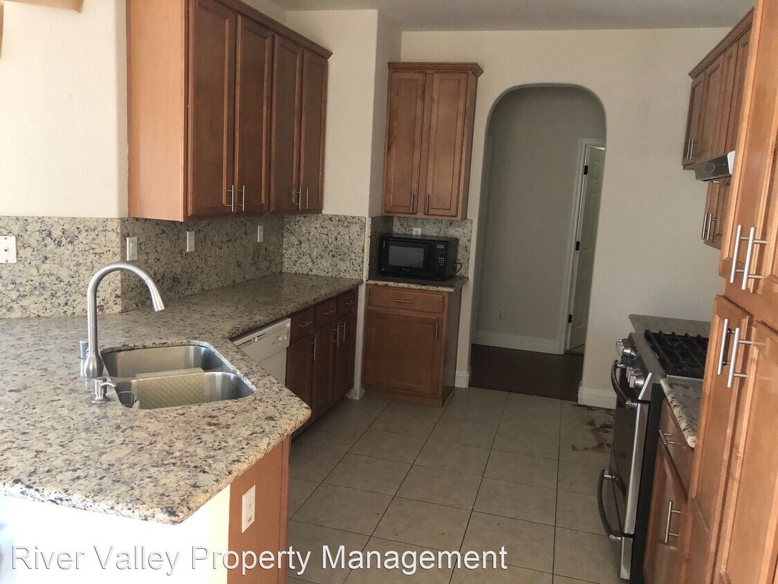 Building Photo - 4 br, 2 bath House - 411 Winter Garden Avenue