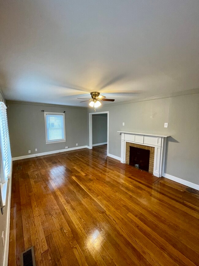 Living Room - 301 N Kirkman St