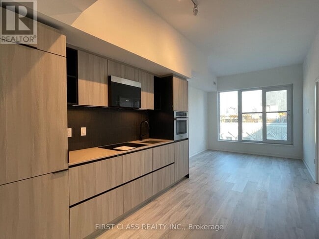 Building Photo - 2 Augusta Ave