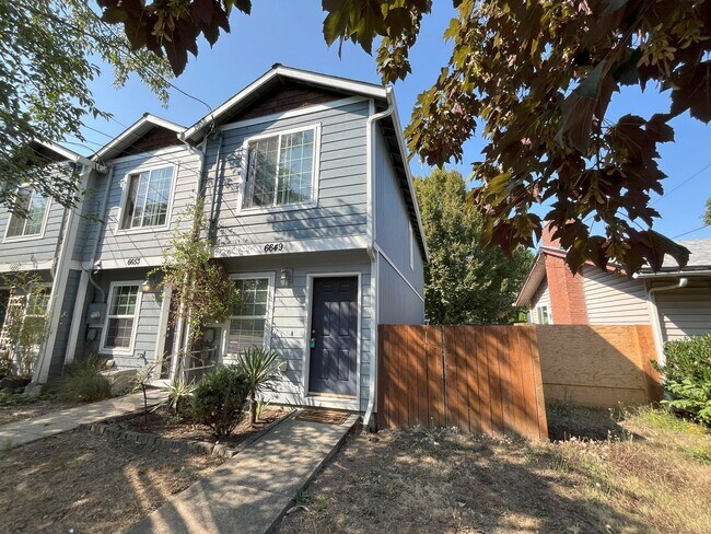 Foto del edificio - Cozy 2-Bedroom Home with Private Patio & C...