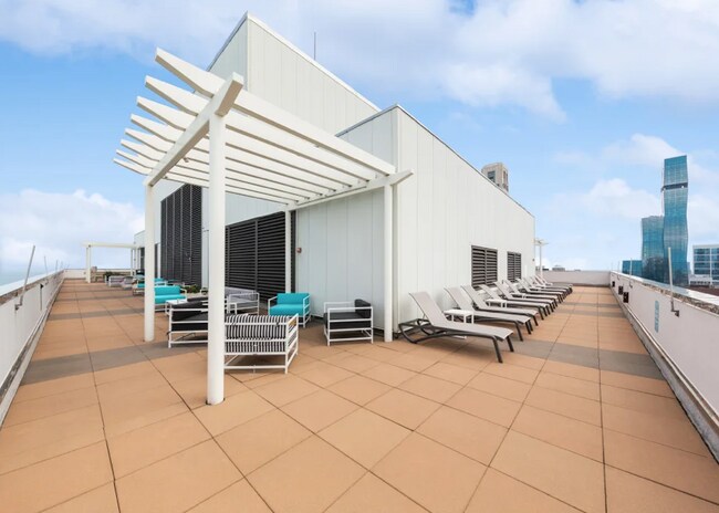 Foto del edificio - 425 E Erie St