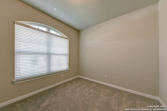 Building Photo - 3 Bed 2.5 Bath