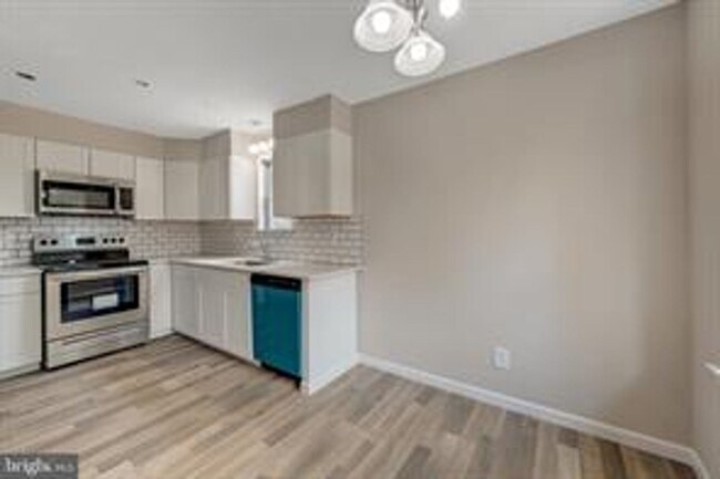 Foto del edificio - Cute, newer end unit Townhouse