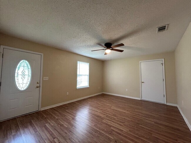 Foto del edificio - 6113 Magnolia Ln N