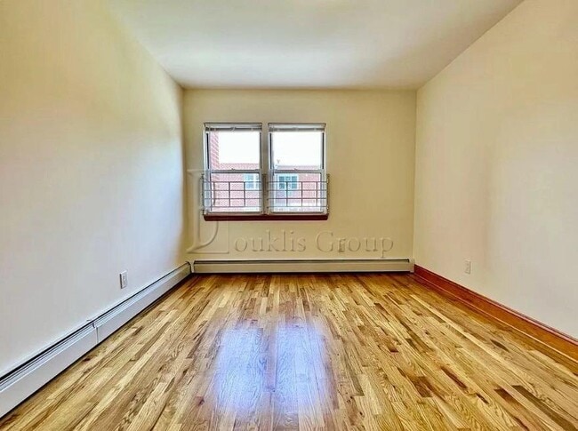 Building Photo - 3 bedroom in Flushing NY 11370
