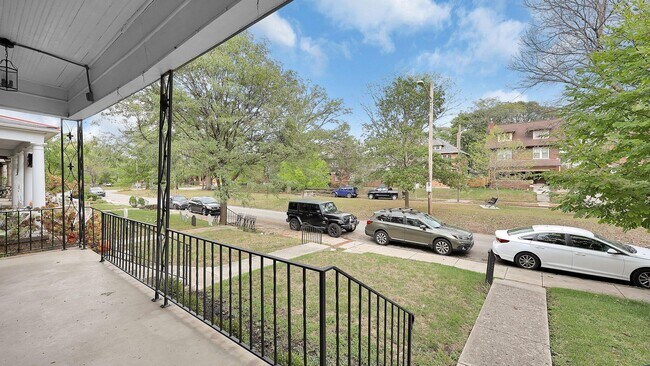 Foto del edificio - 739 Wilson Ave