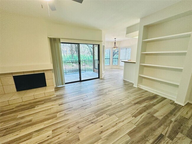 Foto del edificio - 4711 Spicewood Springs Rd