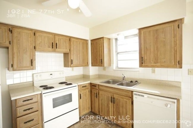 Building Photo - 3 bedroom in Gladstone MO 64118