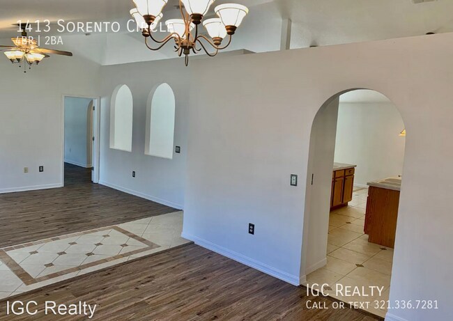 Building Photo - Beautiful 4 bedroom 2 bath home in a gated...