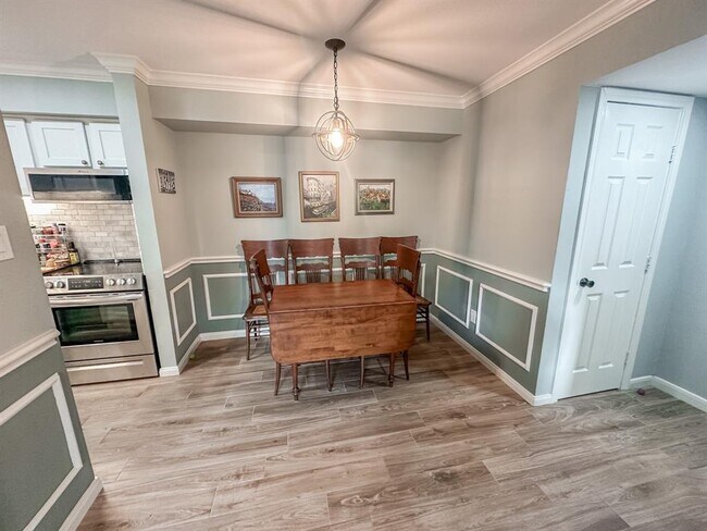 Foto del edificio - 3300 Pebblebrook Dr