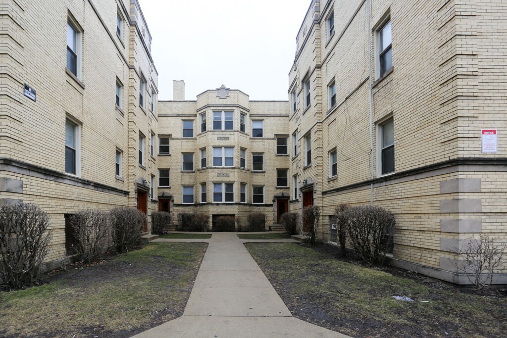 2440 W Rosemont Ave Unit W1, Chicago, IL 60659 Condo for Rent in
