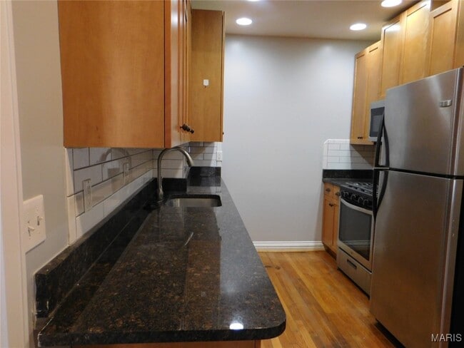 Building Photo - 757 Syracuse Ave