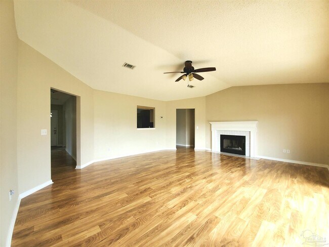 Foto del edificio - 9000 Bluebay Ln