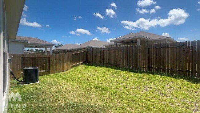 Foto del edificio - 15438 Maple Ter Dr